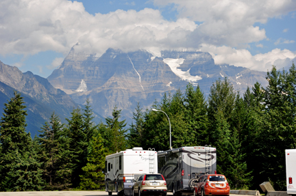 the RV and toad of the two RV Gypsies at Mt. Terry Fox
