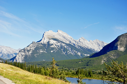 a beautiful mountain with very jagged edges