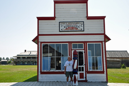 Lee in front of the barber shop