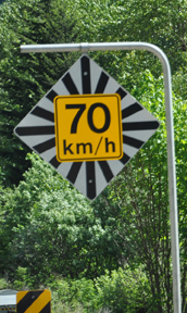 sign = speed limit 70 kmh