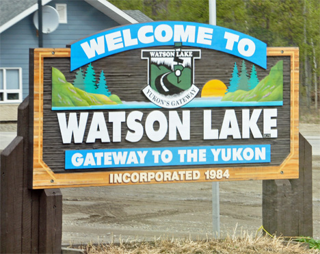 sign - welcome to Watson lake, Gateway to the Yukon