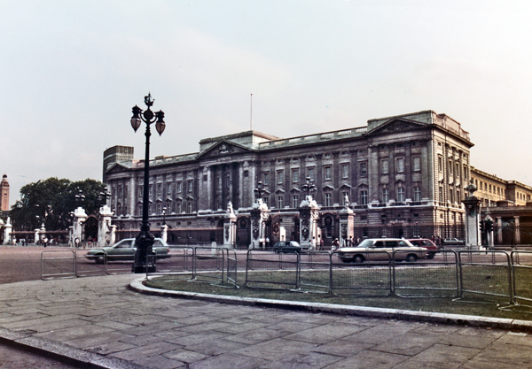 1984 photos of Buckingham Palace by Karen Duquette