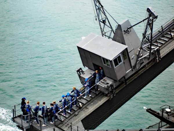 people on the bridge 