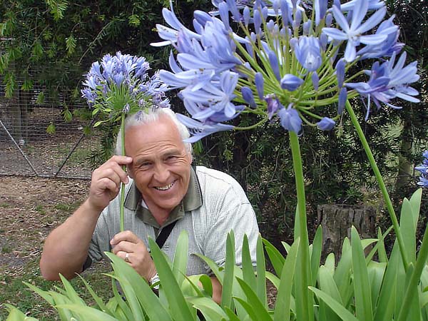 Lee Duquette and the flowers in Australia