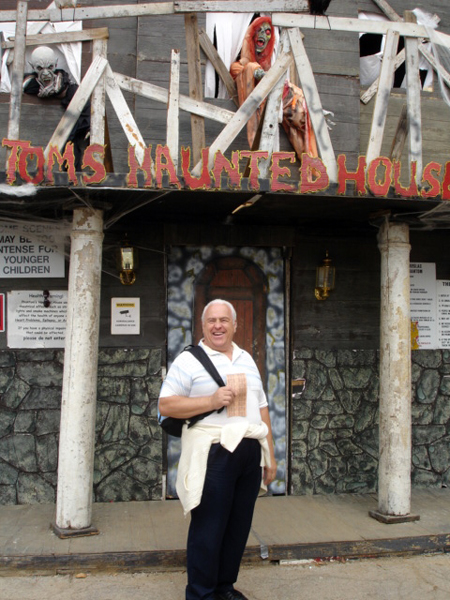 Lee Duquette at Phantoms Haunted House