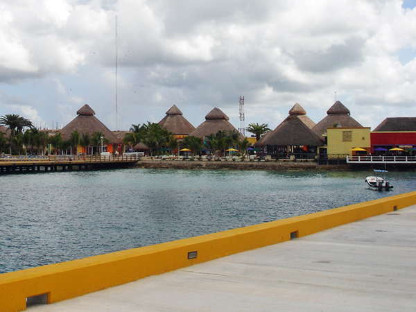 the long walkway into Cozumel