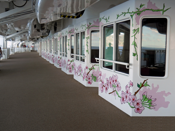 the outside deck of The Norwegian Pearl