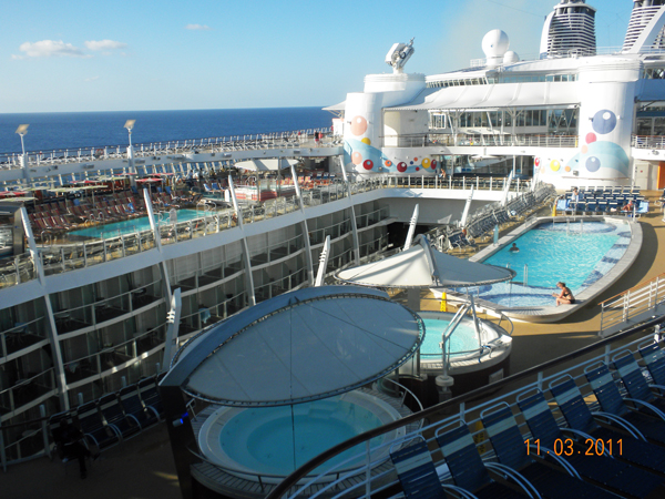 Pool on Oasis of the Seas