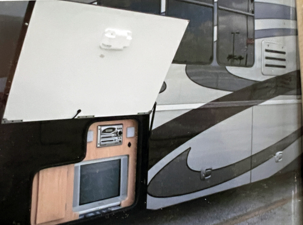 TV, CD, DVD and MP3 player