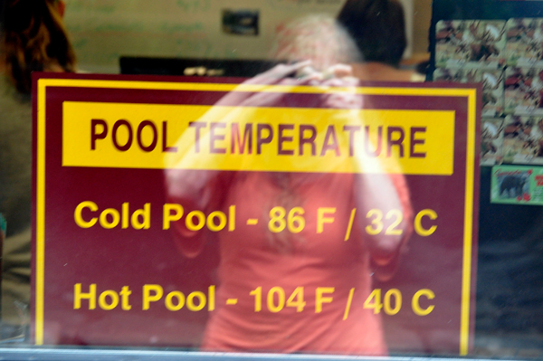 pool temperature sign