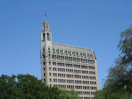 building outside the Alamo