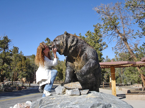 Ilse BLahak  kissed a bear