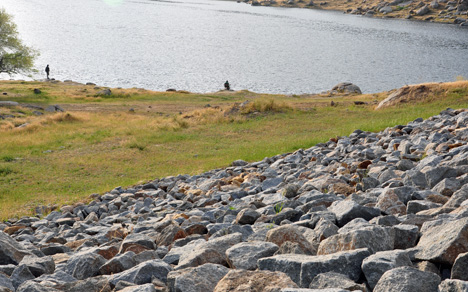 scenery at lake kaweah