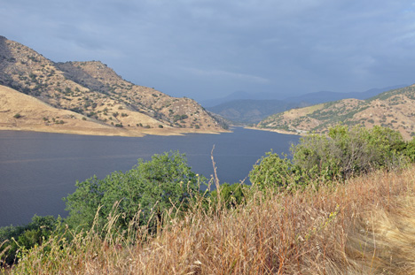 Kaweah lake scenery