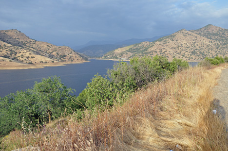 Kaweah lake scenery