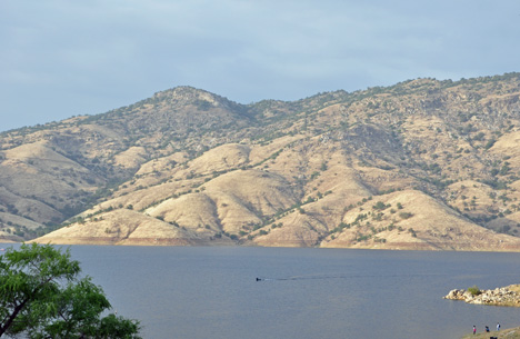 Kaweah lake scenery