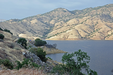 Kaweah lake scenery