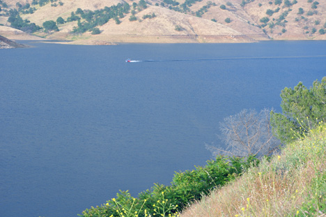 Kaweah lake scenery