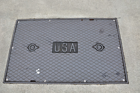 USA grid in the middle of the Golden Gate Bridge