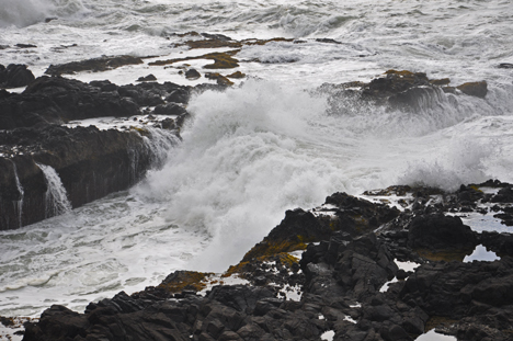 The inlet from the ocean to the Spouting Horn