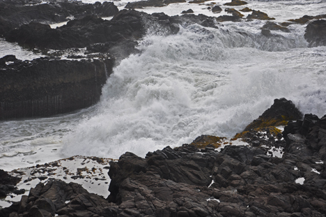 The inlet from the ocean to the Spouting Horn