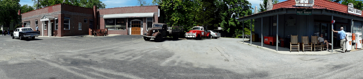 Mayberry courthouse, shriff's car, and Wally's Service Station in Mayberry