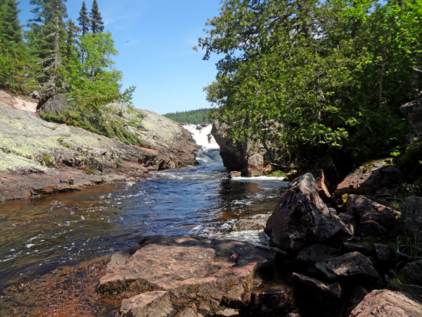 the streaming water at Rainbow Falls