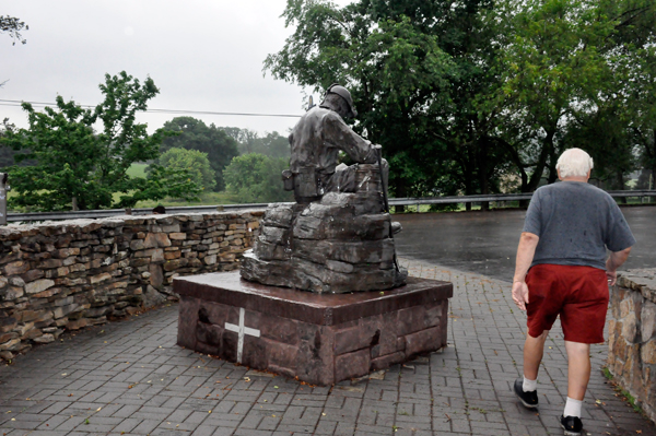 Lee Duquette at the Coal Miner statue