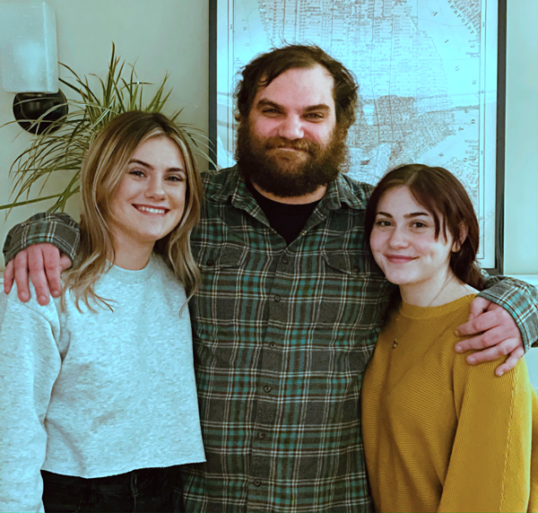 Two of Lee's nieces and his nephew