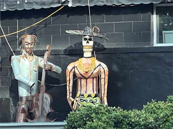 statues in downtown Little Rock