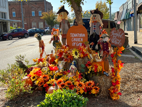 Halloween decor in Senatobia Mississippi