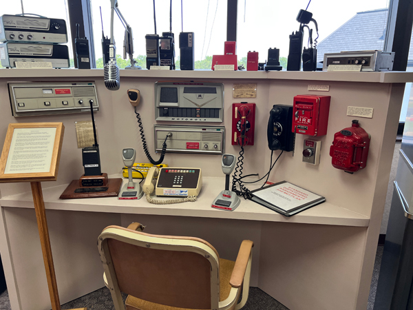 Radio console
