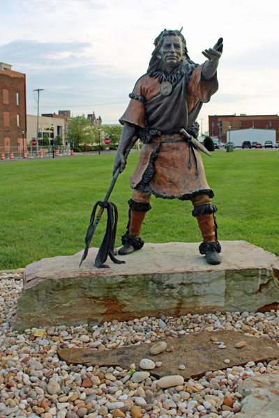 On The Trail of Discovry statue