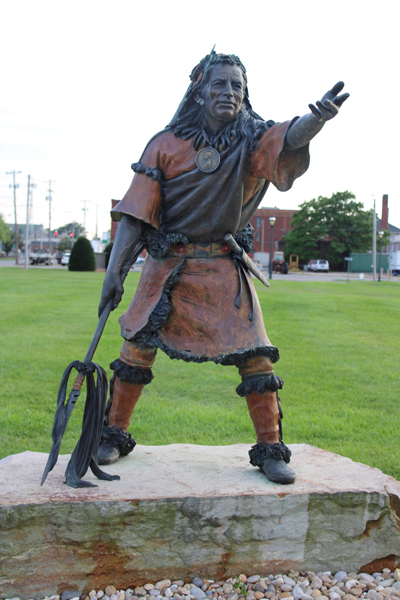 On The Trail of Discovry statue