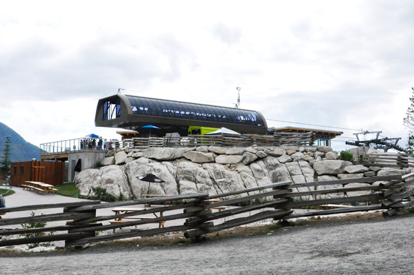 the lodge and gift shop