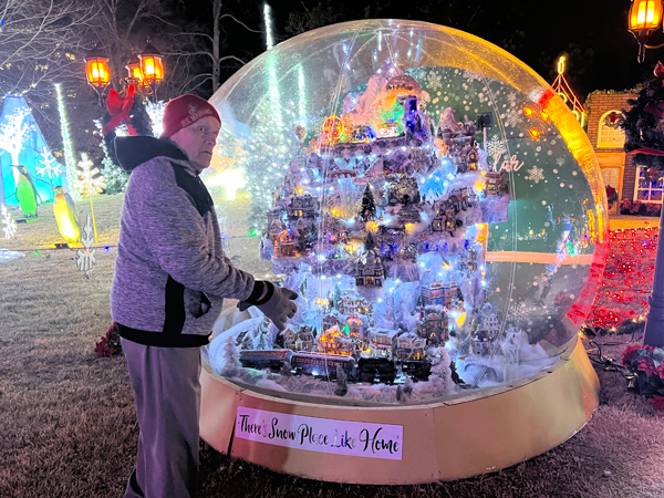 Lee Duquette at the snow globe