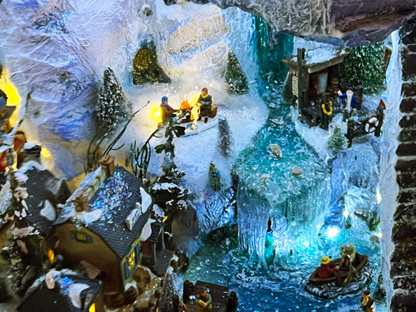 winter scene in the snow globe