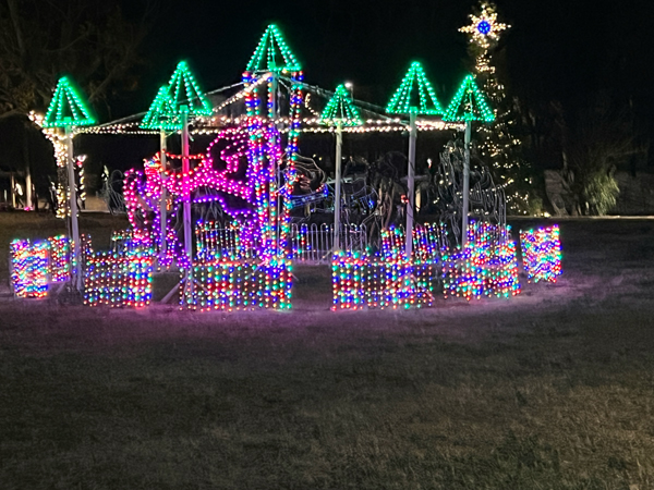 An anmimated horse merry-go-round